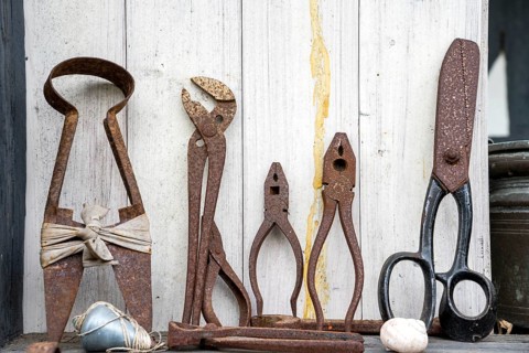Decoration with old scissors and pliers, Wesertal, Weser Uplands, Weserbergland, Hesse, Germany