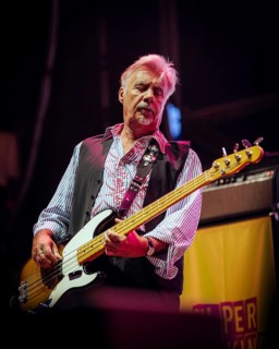 Glen Matlock, bassist of the Sex Pistols ft. Frank Carter live at the Berlin Zitadelle Spandau on