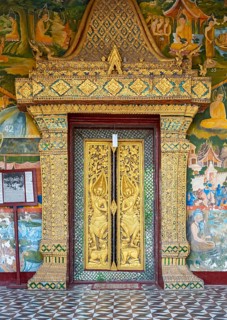 Ornate gilded door, Wat Xieng Maen, Vat Xieng Mouane, Luang Prabang, Laos
