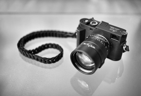 Studio shot, camera, rangefinder camera Leica M11-P with Noctliux-M 75 mm 1 lens, 25 black and