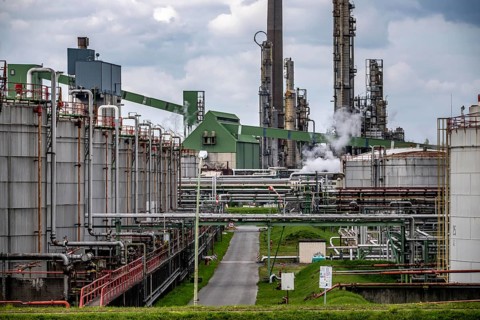 Ruhröl refinery, BP Gelsenkirchen, now BP Refining & Petrochemicals GmbH, tanks and plant in