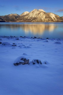 Morning light, sunrise, mountain lake, mountain landscape, reflection, winter, snow, long exposure,