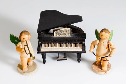 Broken wooden angels playing musical instruments, from the Erzgebirge, Germany, Europe, Kaputte