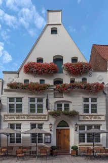 Flower decoration on a historic gabled house from 1658, Lüneburg, Lower Saxony, Germany