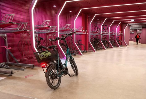 Bicycles are available in the bicycle parking garage at Potsdamer Platz. The parking garage offers