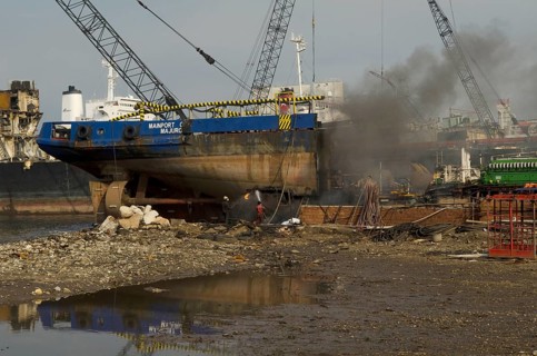 Izmir, Turkey. January 15th 2015. The hazardous working conditions of ship breaking yards in