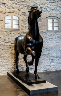 Bronze sculpture of striding horses, Proviantmagazin Zitadelle Spandau, exhibition Enthüllt,