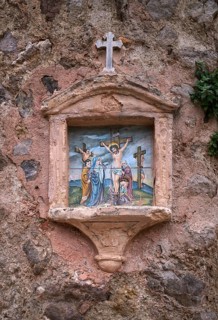 Motif Crucifixion of Jesus, Baldosa, image of a saint, wall tile on the wall of a house, artist