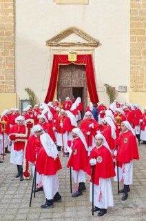 Confraternity of penitents gathering outside San Leonardo church, Enna, Siclly, Italy