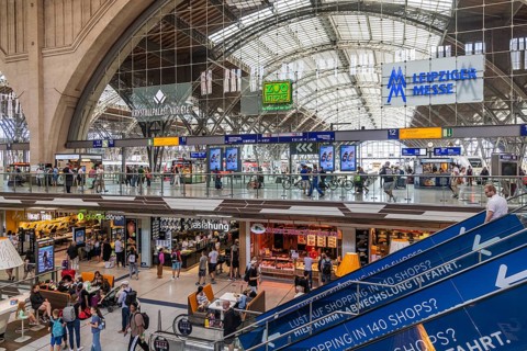 Promenades, shops and shops at Leipzig Central Station, Saxony, Germany