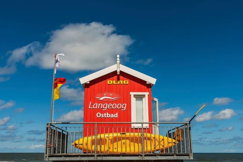 Hut for lifeguards, red, observation tower, rescue tower, beach, North Sea island, Langeoog,