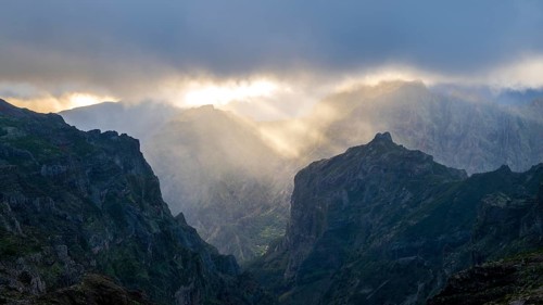 Sunset at Pico do Arieiro, sun shining through clouds, sunbeam, hiking trail PR1, Madeira, Portugal
