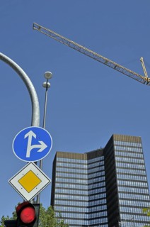 With a height of 106 metres and 69, 000 square metres of office space, Essen City Hall is one of