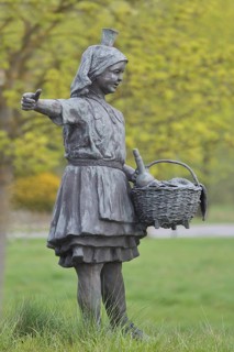 Little Red Riding Hood sculpture by Ewald Rumpf 2010, modern art, bronze sculpture, girl with