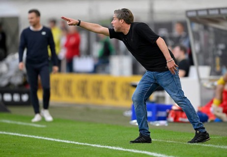 Coach Michael Wimmer VfB Stuttgart on the sidelines, gestures, coach coach Enrico Maaßen FC