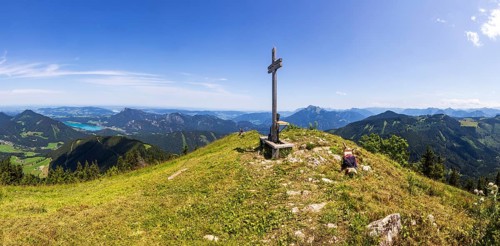 Summit cross on the Faistenauer Schafberg with a view of Lake Fuschl, Osterhorn group,
