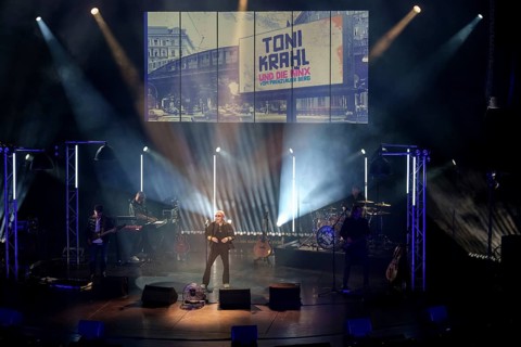 Toni Krahl and the Kinx from Prenzlauer Berg live on The same was the tour in Berlin's