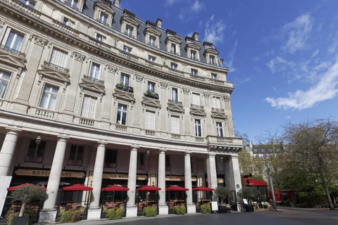 Classicist building with curved façade, Brasserie Le Baltard, Rue de Viarmes, 1st arrondissement,
