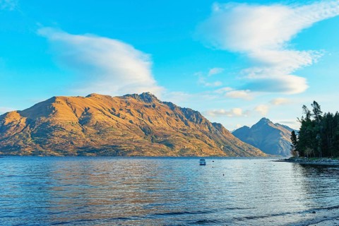 View across Lake Wakatipu and the Remarkables Mountain Range, Queenstown, South Island, New Zealand