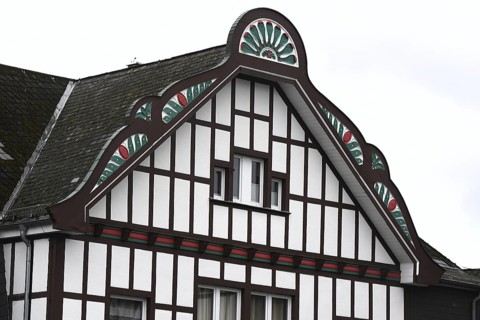 Half-timbered façade with colourful ornaments. The building is part of the Heimhof Theatre complex