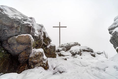 Snow-covered summit cross on the cobblestone, Bruchhauser Steine in the Sauerland, Bruchhausen,