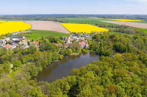 Aerial view of the village with castle, castle park and pond, Thammenhain, district of Leipzig,