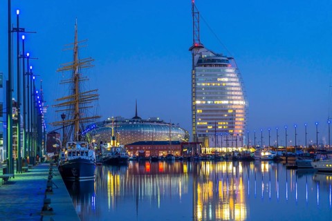 New harbour, harbour basin, harbour district, residential buildings, office buildings, Sail City