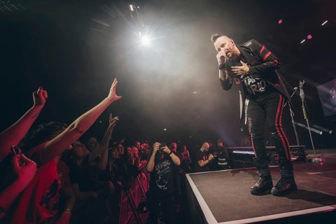 Singer Adam Gontier from Three Days Grace live on tour 25 at Berlin's Tempodrom on 19.11.2025
