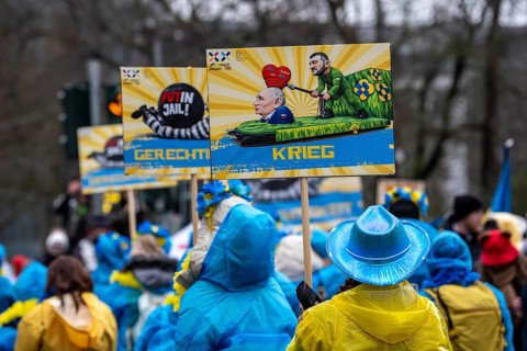 Members of the Blau-Gelbes Kreuz association, German-Ukrainian Association e.V., as a foot group at