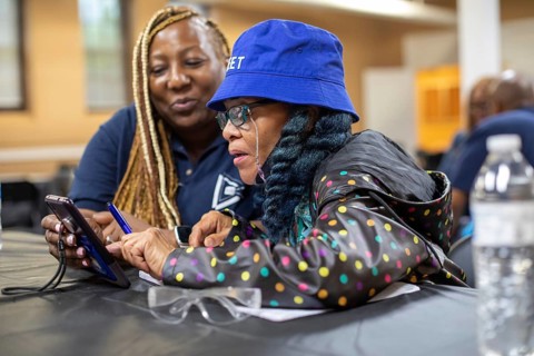 Detroit, Michigan, The Church of the Messiah offers one-on-one tech support for people wanting to