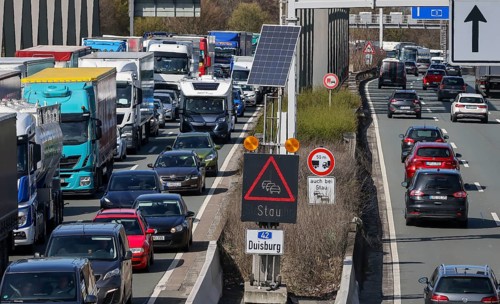 Oberhausen, North Rhine-Westphalia, Germany, traffic jam on the A3 motorway, Easter travel traffic,