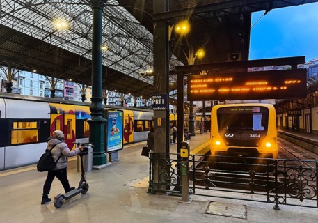Porto Sao Bento railway station, early morning rush hour in regional traffic in the station