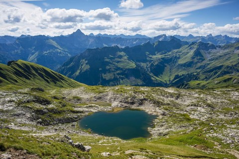 Laufbichelsee, behind it the Hochvogel (2592m), Allgäu Alps, Allgaeu, Bavaria, Germany