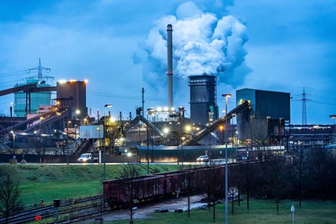 Hüttenwerke Krupp-Mannesmann, HKM in Duisburg, coking plant, fire tower with fire cloud,