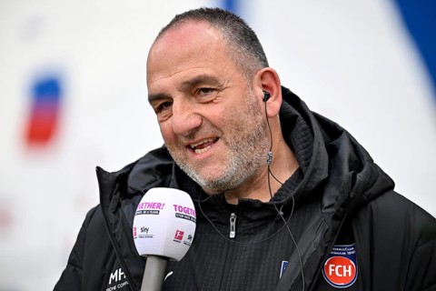 Interview microphone microphone logo SKY trainer coach Frank Schmidt 1. FC Heidenheim 1846 FCH