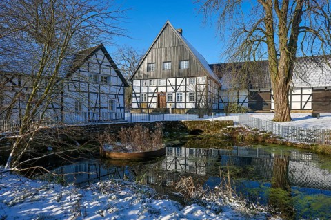 Holzwickede, Ruhr area, North Rhine-Westphalia, Germany, Winter with snow in the Ruhr area, Emscher
