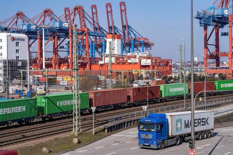 Port of Hamburg, Waltershofer Hafen, container ships, goods train with containers and container