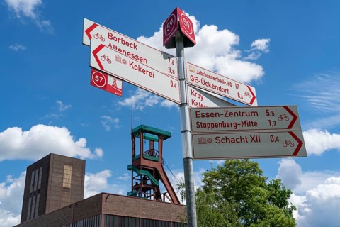 Cycle path network, Ruhr cycle district, junction, signposts to the various destinations of the