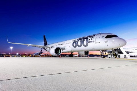 A Lufthansa Airbus A321neo aircraft with the registration D-AIEQ and the 600th Airbus Aircraft