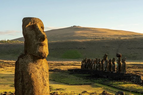 Moai A Vere in the foreground, in the background the Moais Ahu Tongariki in the morning light, Rapa