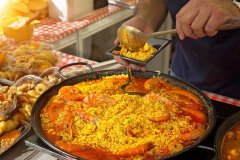 Paella preparation, street market stand near Barcelona Cathedral square