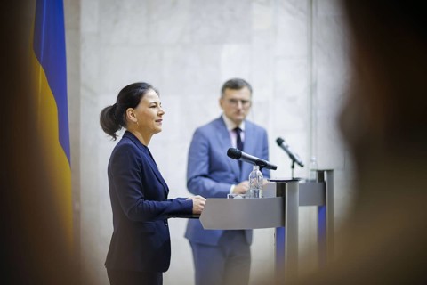 Annalena Bärbock (Alliance 90/The Greens), Federal Foreign Minister, and Dmytro Kuleba, Foreign