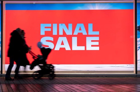 Final Sale, Clothing department stores' on Schadowstraße, large poster in the shop window