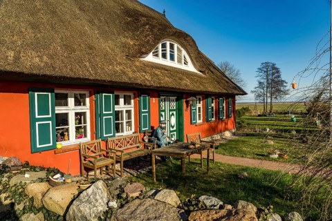 Typical thatched house in Ahrenshoop, Mecklenburg-Vorpommern, Germany