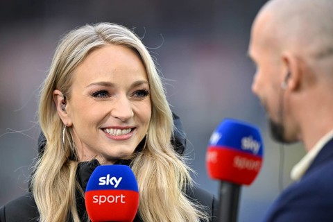 SKY presenter reporter Katharina Kleinfeldt, portrait in interview microphone micro logo with