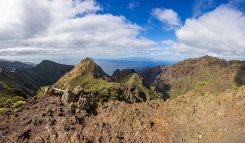 Mountain landscape, mountain hiking, view to Risco Blanco and the island of La Gomera, El Molledo,