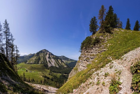 Hiking trail to the Holzeck with a view of the Genneralm and Gennerhorn, Osterhorn group,