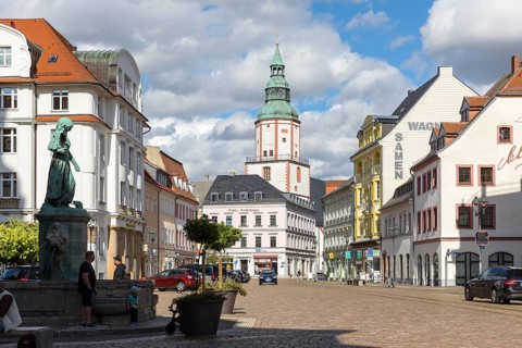 Obermarkt with Nicolaikirche and Altes Amtshaus, in the foreground the dove girl on the