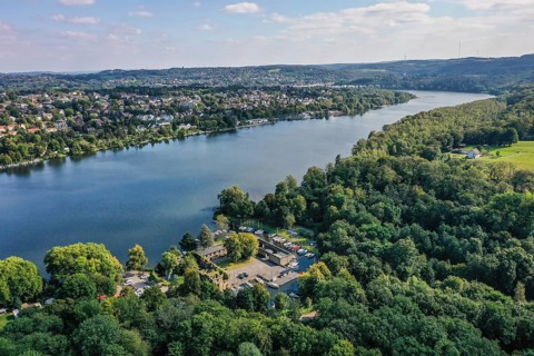 Essen, Ruhr area, North Rhine-Westphalia, Germany - Lake Baldeney, Haus Scheppen in front. Haus