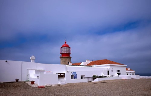 Lighthouse Farol do Cabo de São Vicente, Cape St. Vincent, Sagres, steep coast, Atlantic Ocean,